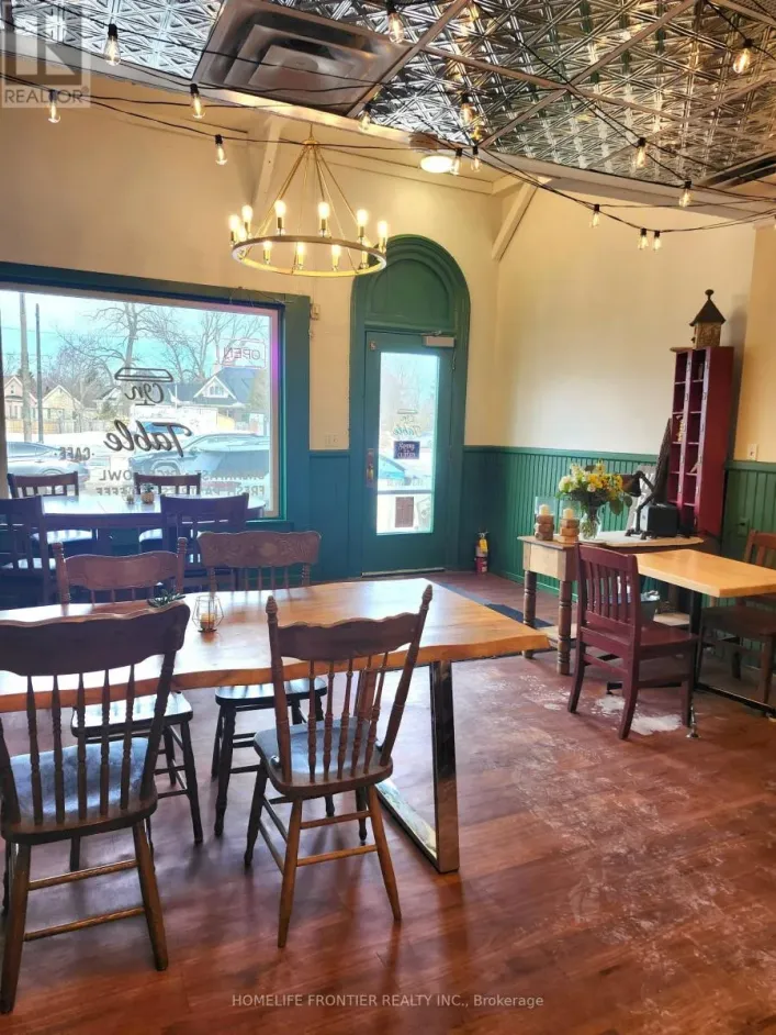 163 MAIN STREET NW, Lucan Biddulph