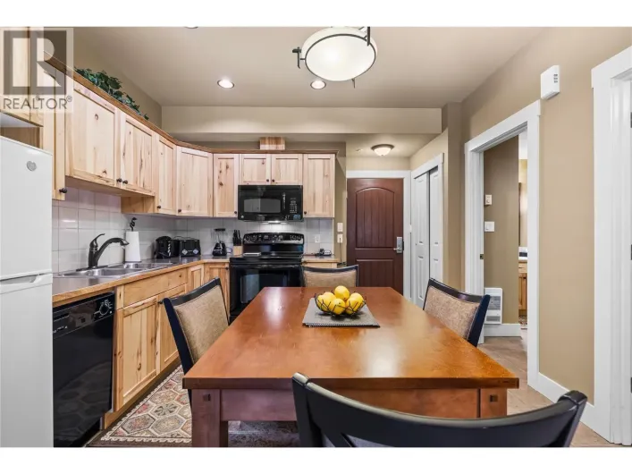 16310 WOOLGAR Road Unit# 1/4 Share of 220, Crawford Bay