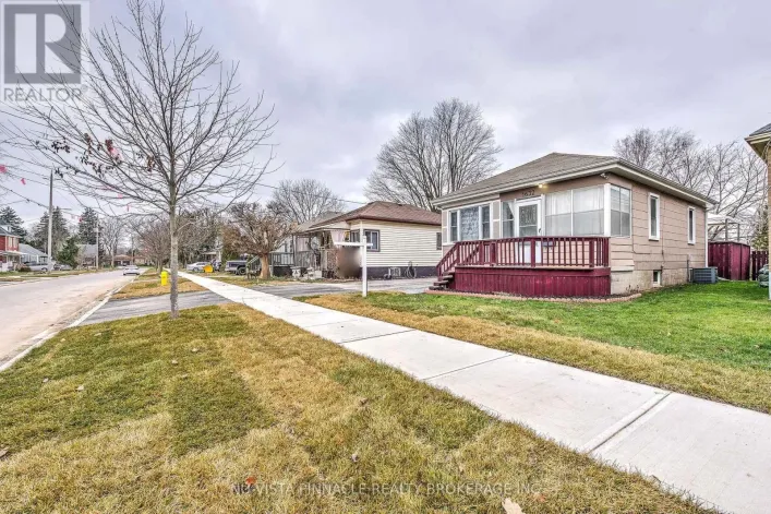 1632 CHURCHILL AVENUE, London East