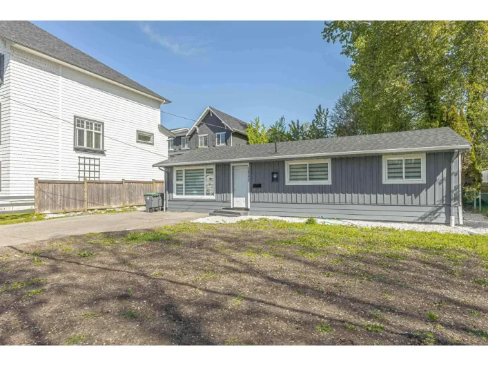 16373 15 AVENUE, Surrey