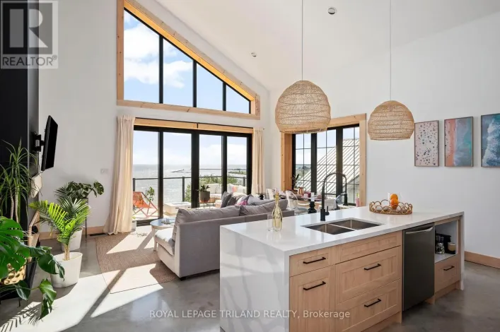 164 BRAYSIDE STREET, Central Elgin