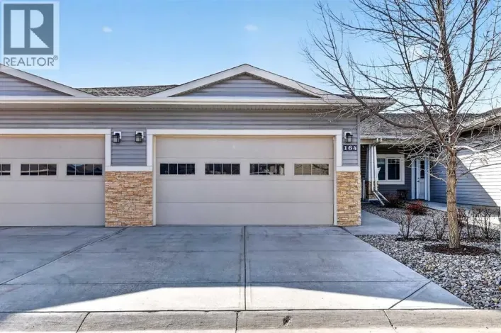 164 Cambridge Glen Drive, Strathmore