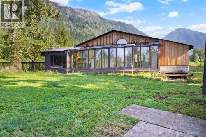 16465 WADDS Road, Crawford Bay