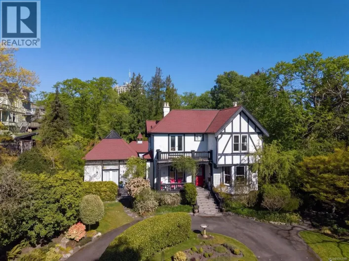 1648 Rockland Ave, Victoria