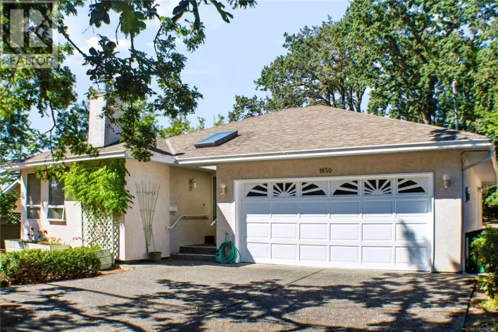 1650 Midgard Ave, Saanich