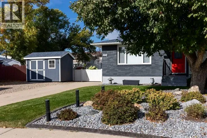 1654 10 Avenue NE, Medicine Hat