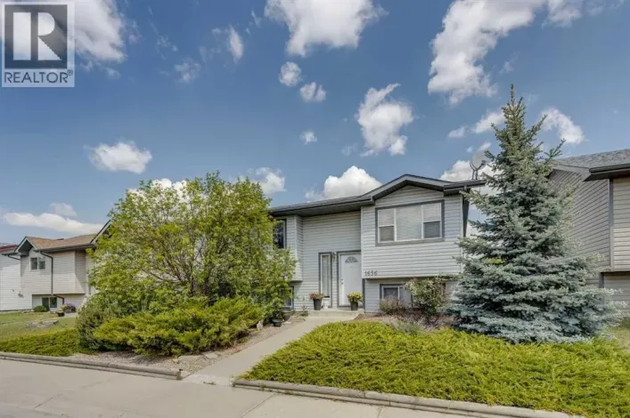 1656 Strathcona Gate, Strathmore