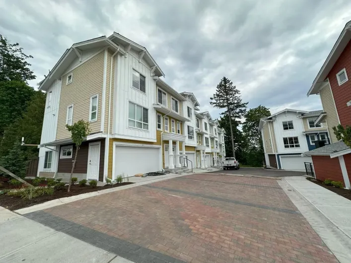 16560 17A AVENUE, Surrey