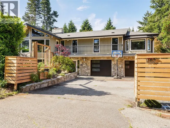 1657 Ash Rd, Saanich