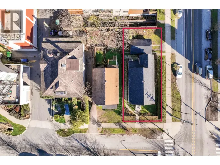 166 E 10TH STREET, North Vancouver