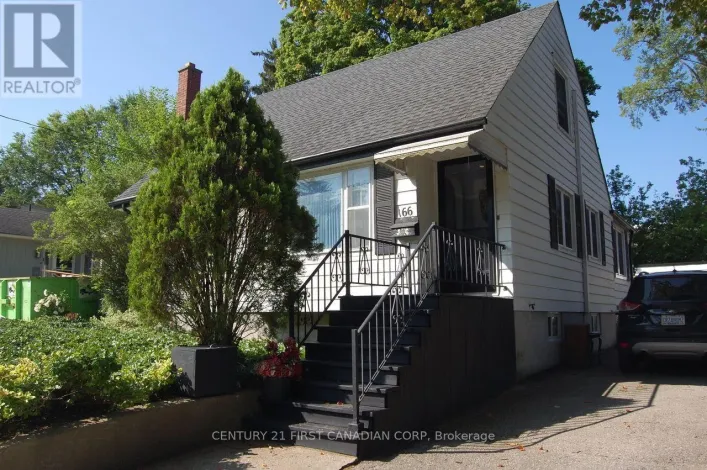 166 FOSTER AVENUE, London North