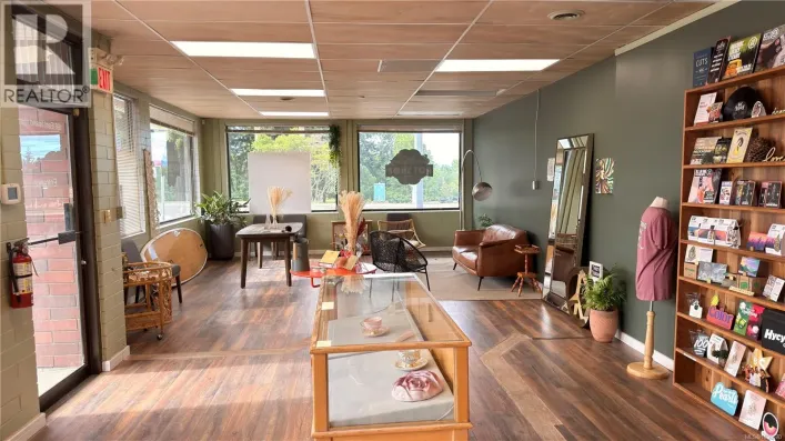 166 Island Hwy E, Parksville