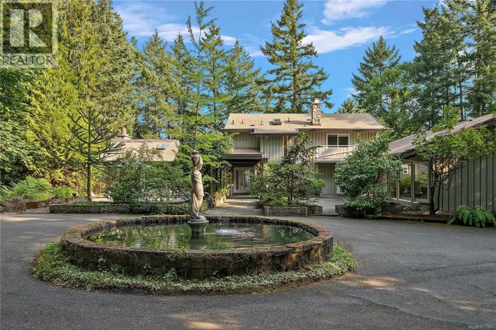 1661 Lands End Rd, North Saanich