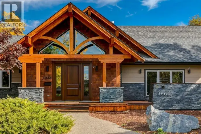 1661 St Andrews Place NW, Calgary