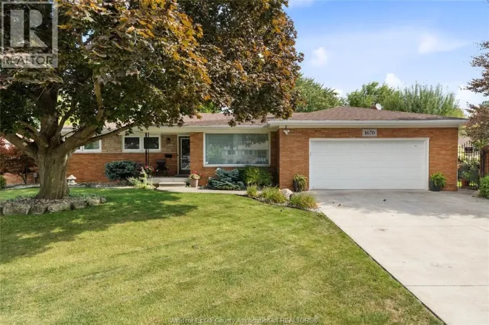 1670 CAMPBELL, Windsor