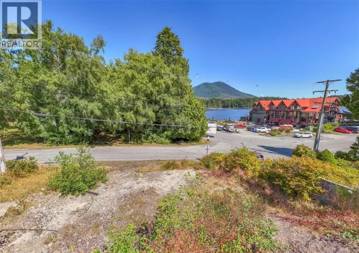 1672 Cedar Rd, Ucluelet