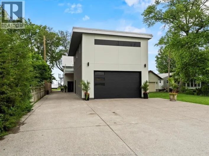 1674 CAILLE AVENUE, Lakeshore