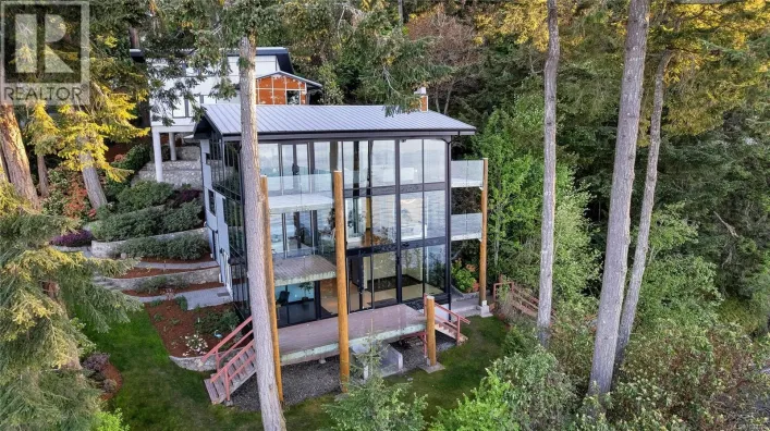 1676 Lands End Rd, North Saanich
