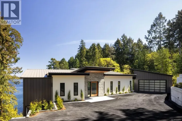 1677 Lands End Rd, North Saanich