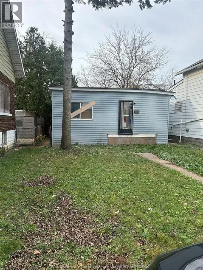 1679 HIGHLAND, Windsor