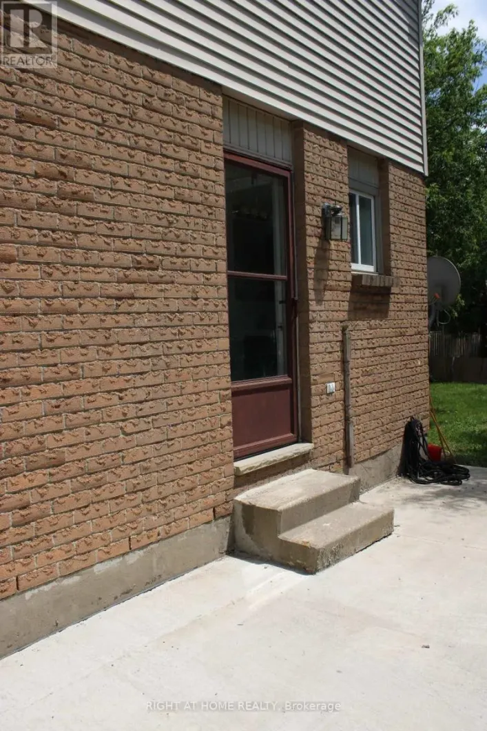 168 GOLFDALE CRESCENT, London South