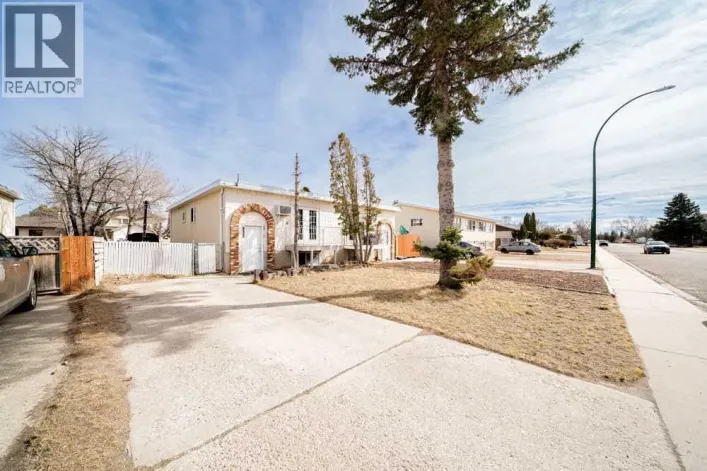 1685 4 Avenue NE, Medicine Hat