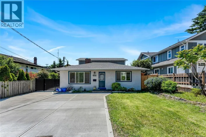 1689 Kisber Ave, Saanich