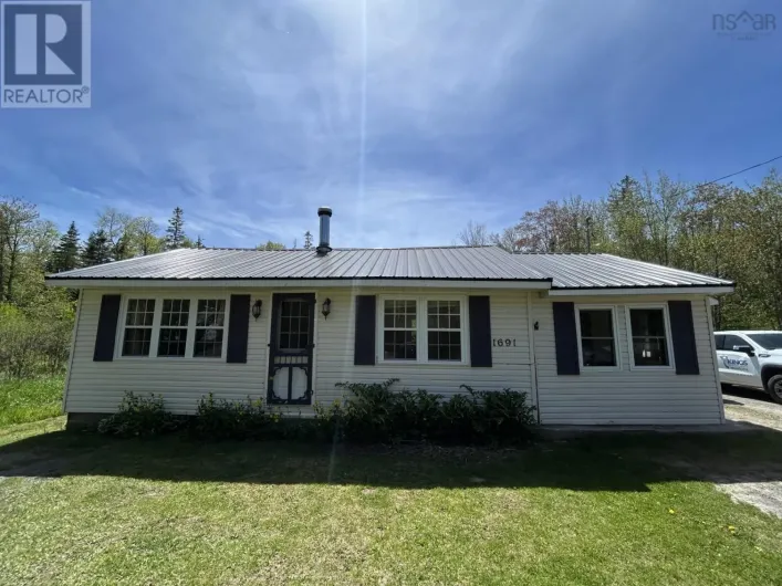 1691 Greenfield Road, Greenfield