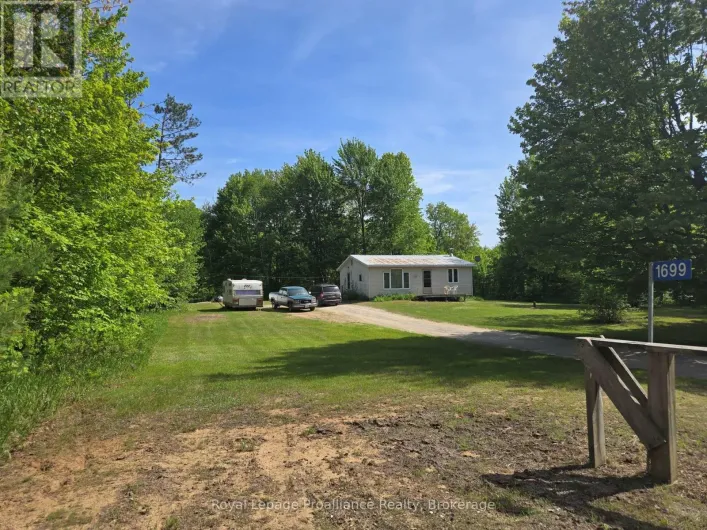 1699 BORDENWOOD ROAD, Frontenac