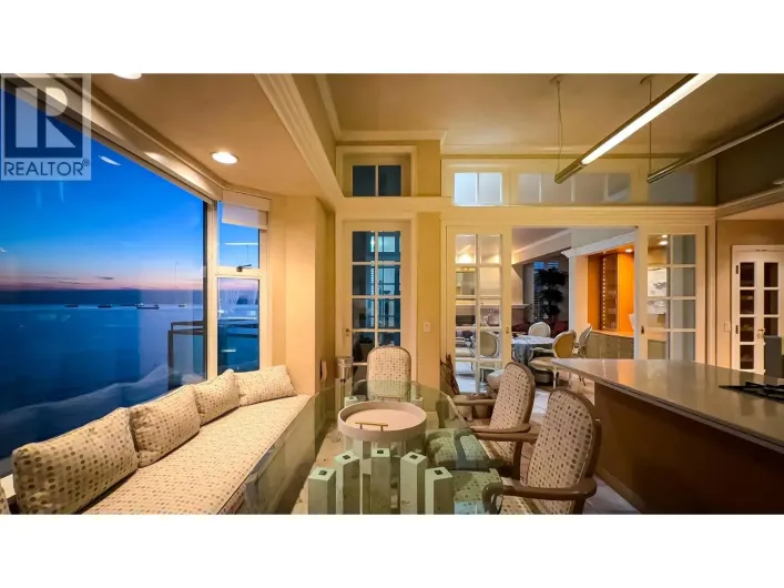 17 1861 BEACH AVENUE, Vancouver