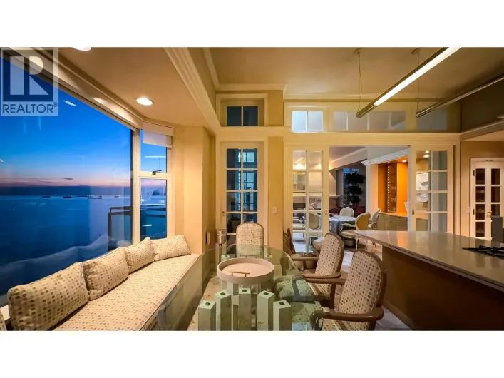 17 1861 BEACH AVENUE, Vancouver