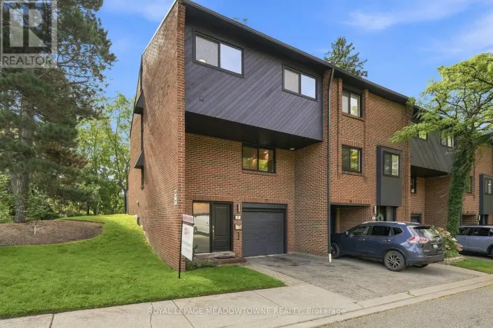 17 - 20 MINEOLA ROAD, Mississauga