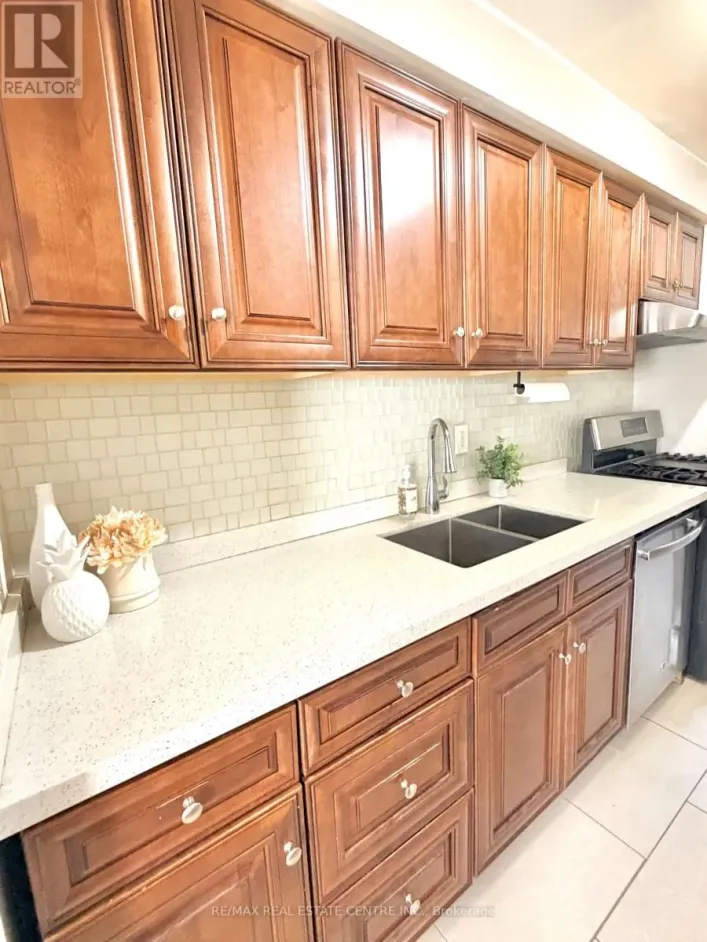 17 - 2755 WINDWOOD DRIVE, Mississauga