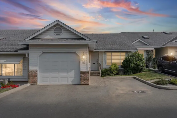 17 3054 TRAFALGAR STREET, Abbotsford