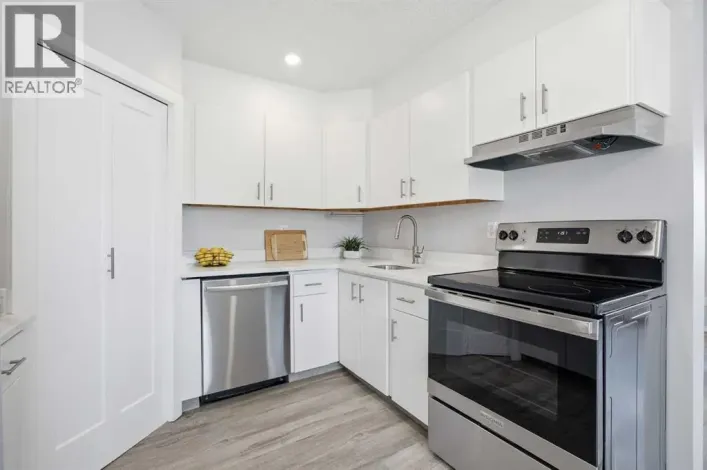 17, 3809 45 Street SW, Calgary