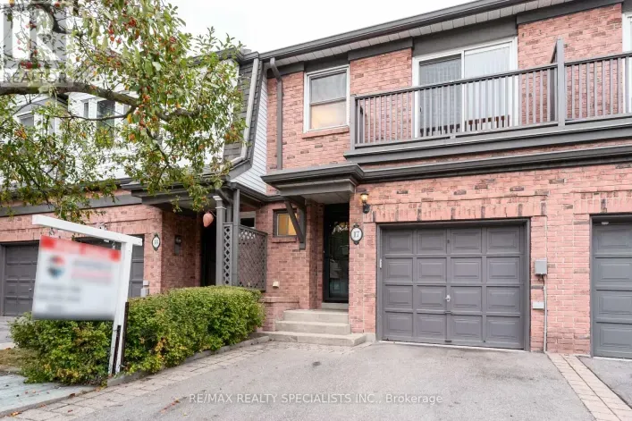 Row / Townhouse for sale: 17 - 385 THE EAST MALL, Toronto