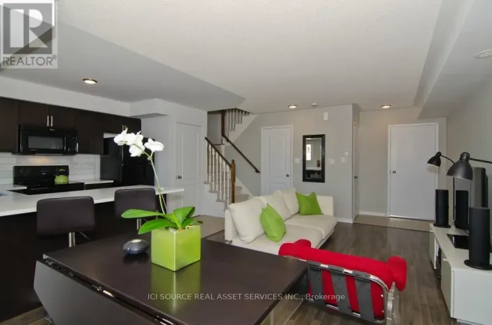 17 - 39 HAYS BOULEVARD, Oakville