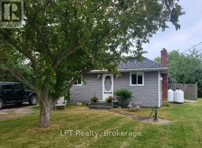 17 BAY AVENUE, Prince Edward County