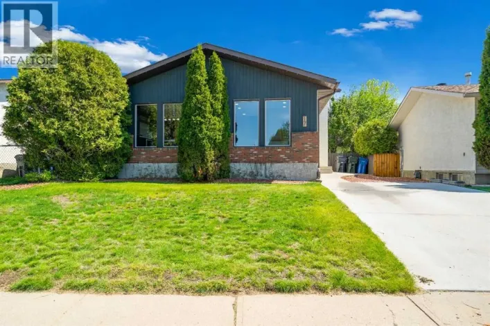 17 Calder Place SE, Medicine Hat