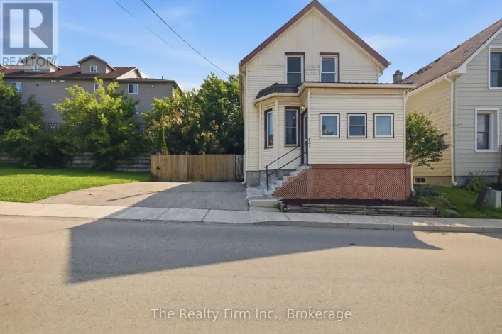 17 DOUGLAS STREET, Woodstock