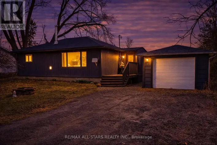 17 HAWKE DRIVE, Kawartha Lakes