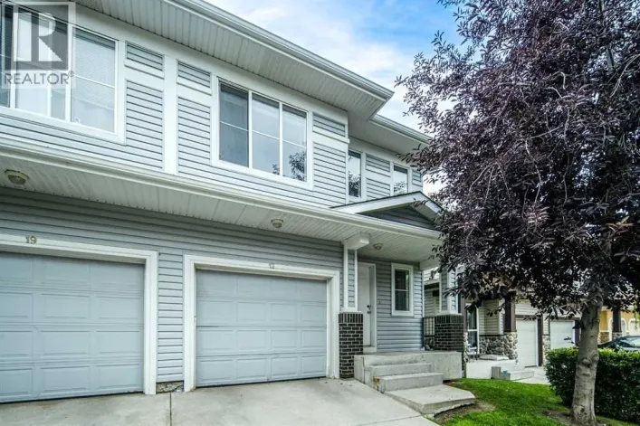 17 Hidden Creek Rise NW, Calgary