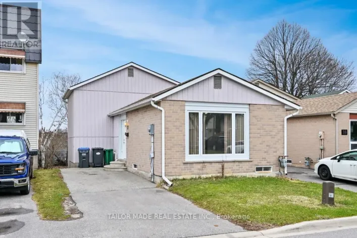 17 HYDE PARK COURT, Brampton