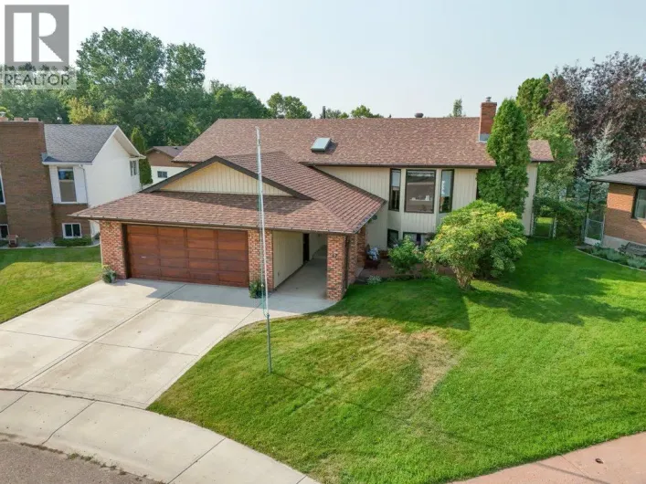 17 Iris Court SE, Medicine Hat