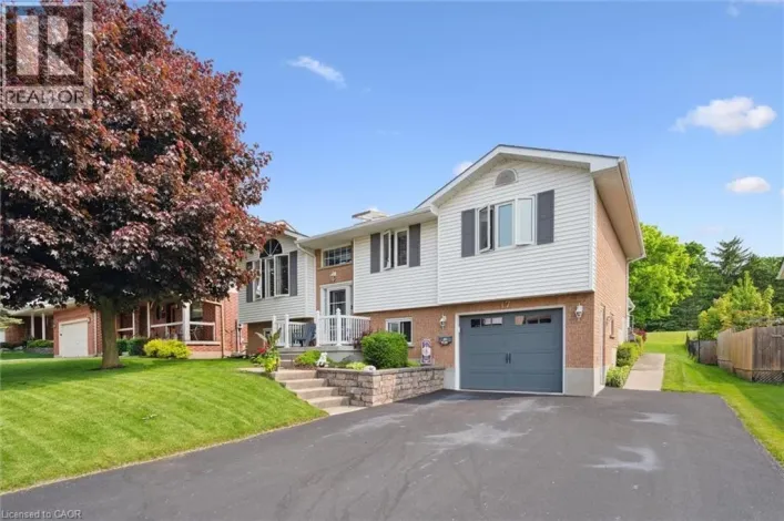 17 KEATING DR, Elora