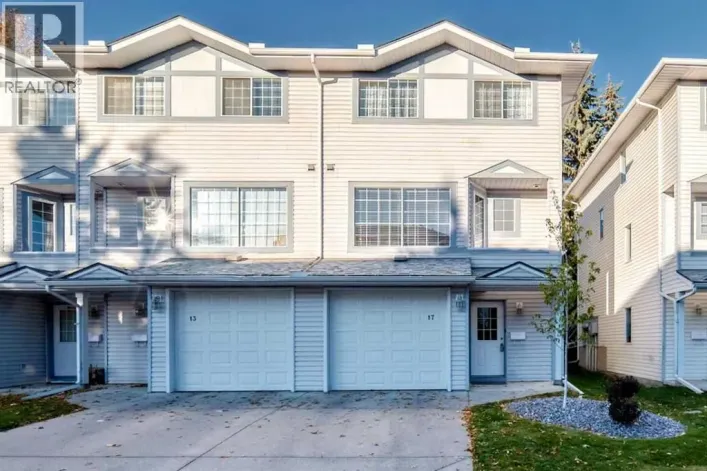 17 Kingsland Court SW, Calgary