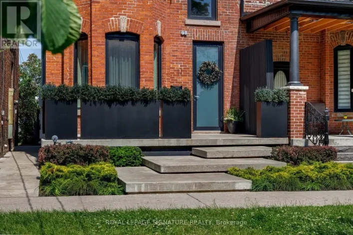 17 LAKEVIEW AVENUE, Toronto