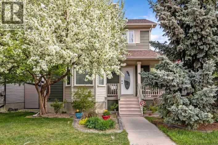 17 Luxstone Crescent SW, Airdrie