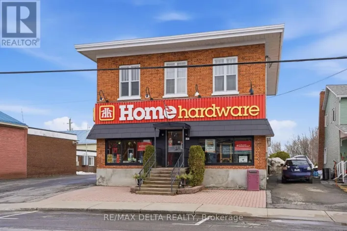 17 MAIN STREET E, Champlain
