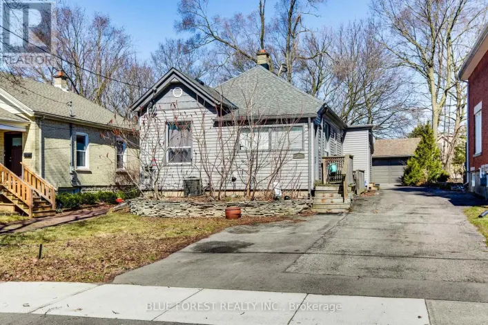17 MCDONALD AVENUE, London North